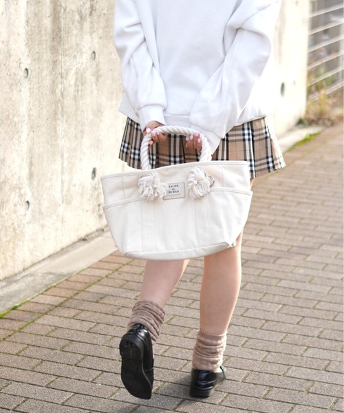 SALON de RUBAN（サロンドルヴァン）の「【SALON de RUBAN / サロン ド ルヴァン】 WEB限定 キャンバス素材 500mlペットボトル収納可 ポケット多数 ロープハンドル ランチトートバッグ（トートバッグ・レディース・ブラック/ホワイト×ブラック/ホワイト・FREE）」の12枚目の写真