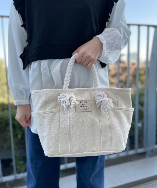 SALON de RUBAN（サロンドルヴァン）の「【SALON de RUBAN / サロン ド ルヴァン】 WEB限定 キャンバス素材 500mlペットボトル収納可 ポケット多数 ロープハンドル ランチトートバッグ（トートバッグ・レディース・ブラック/ホワイト×ブラック/ホワイト・FREE）」の10枚目の写真
