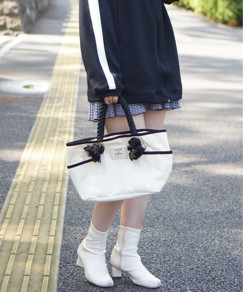 SALON de RUBAN（サロンドルヴァン）の「【SALON de RUBAN / サロン ド ルヴァン】 WEB限定 キャンバス素材 500mlペットボトル収納可 ポケット多数 ロープハンドル ランチトートバッグ（トートバッグ・レディース・ブラック/ホワイト×ブラック/ホワイト・FREE）」の9枚目の写真