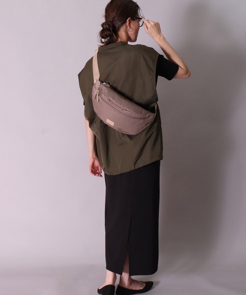 Legato Largo（レガートラルゴ）の「(LF)【Legato Largo】クロス ボディバッグ（ボディバッグ/ウエストポーチ・レディース・ブラック/グレイッシュベージュ/グレイッシュブルー・ONE SIZE）」の5枚目の写真