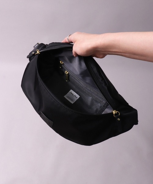 Legato Largo（レガートラルゴ）の「(LF)【Legato Largo】クロス ボディバッグ（ボディバッグ/ウエストポーチ・レディース・ブラック/グレイッシュベージュ/グレイッシュブルー・ONE SIZE）」の11枚目の写真