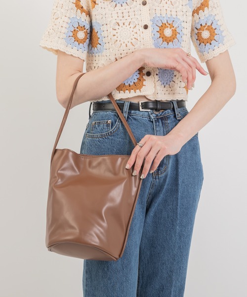 Jeudi（ジュディ）の「ミドルバケットバッグ（ショルダーバッグ・レディース・シルバー/アイボリー/ブラック/ブラウン・FREE）」の13枚目の写真