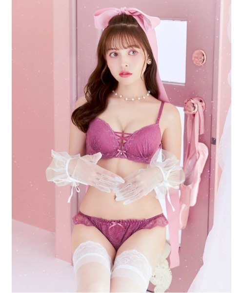 DRW（ドロー）の「[選べるショーツ]ぎゅっと谷間メイク！盛れるワンカラーレースアップ ブラジャー& フルバック or Tバックショーツセット（ブラ&ショーツ・レディース・ピンク/ブラック/レッド/ブラック系1/ピンク系1・B75/C75/D70/D75/A75/A70/C65/B70/B65/D65/C70）」の4枚目の写真