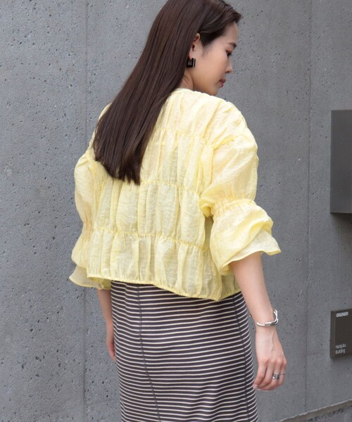 fredy emue（フレディエミュ）の「【fredy emue】シャーリングボレロシャツ（シャツ/ブラウス・レディース・ラベンダー/ブラック/オフホワイト/イエロー/チャコールグレー・38）」の6枚目の写真