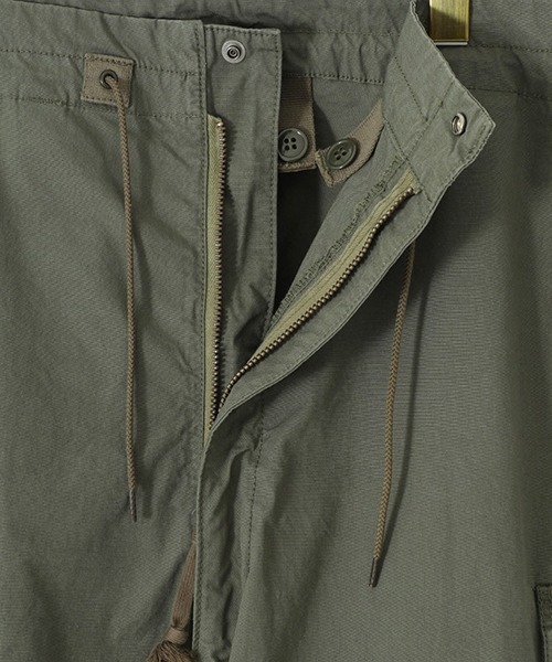 REMI RELIEF NAVY LABEL（レミレリーフネイビーレーベル）の「REMI RELIEF NAVY LABEL / レミレリーフ ネイビーレーベル：オーバーパンツ：RN24329217AK[STD]（カーゴパンツ・メンズ・オリーブ・M/S）」の4枚目の写真