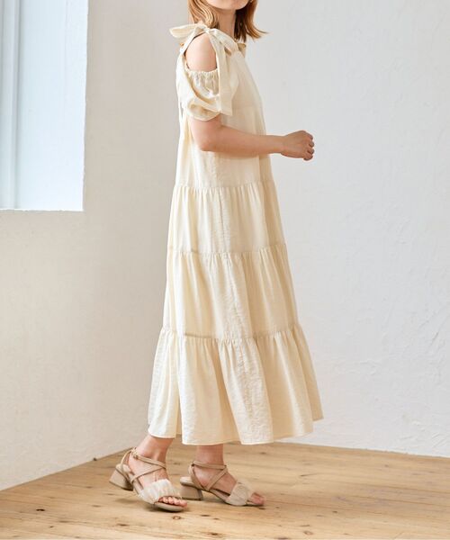 MAJESTIC LEGON(マジェスティックレゴン)の「【WEB限定XSサイズあり】2way肩リボンティアードワンピース(ワンピース・レディース・オレンジ/ブラック/アイボリー・X-SMALL/SMALL/MEDIUM)」の21枚目の写真
