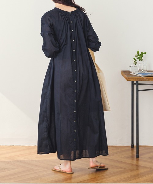 lil nina(リルニーナ)の「コットンボイル シャーリングシャツワンピース(シャツワンピース・レディース・ブルーパープル/ストライプ/ホワイト/ブラック・FREE)」の7枚目の写真
