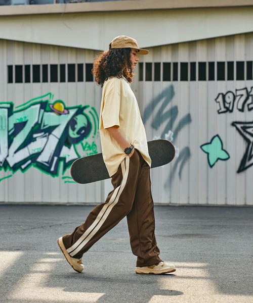 CORPUS TOKYO（コーパス トーキョー）の「サイドラインワイドジャージーパンツ（スウェットパンツ・メンズ・ブラック/チャコールグレー/グリーン/ブラウン/ライトグリーン・1/2/4/3）」の15枚目の写真