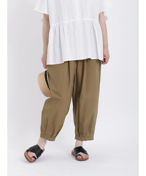 Samansa Mos2（サマンサ モスモス）の「裾タックテーパードパンツ（その他パンツ・レディース・ネイビー/カーキ/ベージュ・F）」の4枚目の写真