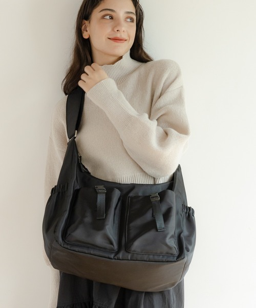 LAKOLE（ラコレ）の「ポケットショルダーBAG / 980170（ショルダーバッグ・レディース・ブラック/アイボリー/グレー・FREE）」の2枚目の写真