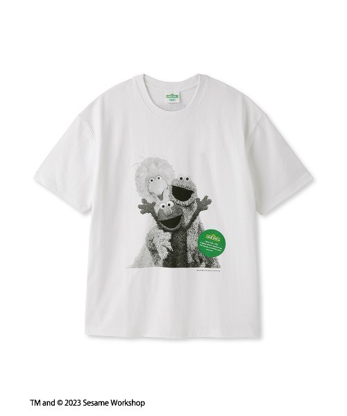 SESAME STREET(セサミストリート)の「【UNISEX】モノクロフォトTシャツ(Tシャツ/カットソー・レディース・ブラック/ホワイト・LARGE/MEDIUM/SMALL)」の3枚目の写真