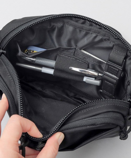 NAUTICA(ノーティカ)の「メッシュポケット ナイロン 横型 スクエアショルダー 多収納 クッションポケット付き(ショルダーバッグ・メンズ・ブラック・FREE)」の16枚目の写真