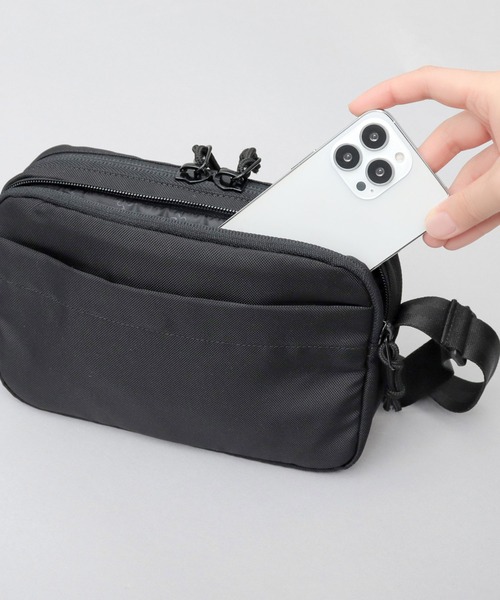 NAUTICA(ノーティカ)の「メッシュポケット ナイロン 横型 スクエアショルダー 多収納 クッションポケット付き(ショルダーバッグ・メンズ・ブラック・FREE)」の20枚目の写真