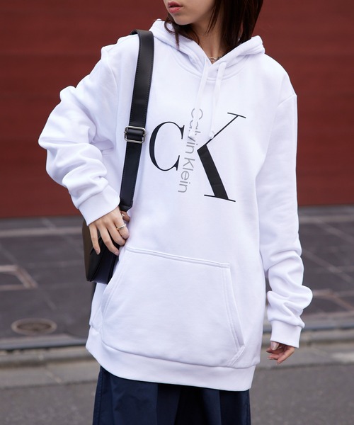 Calvin Klein(カルバン・クライン)の「【Calvin Klein】プルオーバーフーディー40QC403(パーカー・メンズ・ホワイト/ブラック・L/XL/S/M)」の7枚目の写真