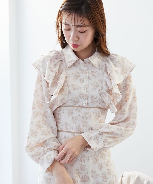 【試着のみ】ブルーレコパン　上品花柄ベージュワンピース　サイズ42 MAJESTIC LEGON（マジェスティックレゴン）の「バックレースアップ花柄