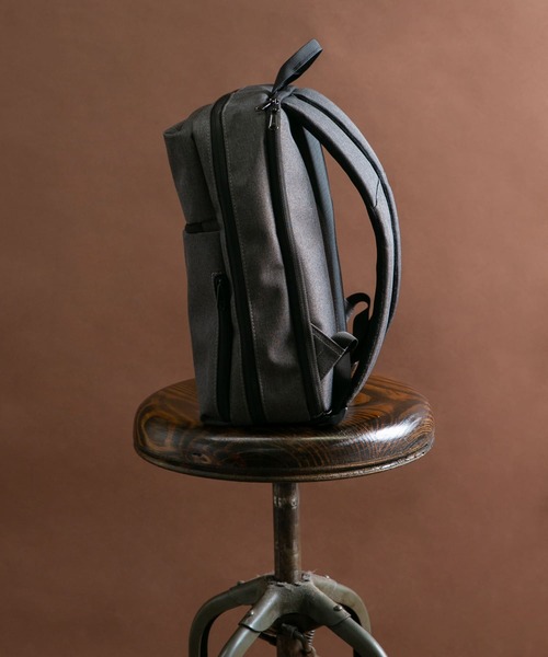 RODE SKO（ロデスコ）の「撥水バックパック M（バックパック/リュック・メンズ・チャコールグレー/ブラック・ONE）」の13枚目の写真