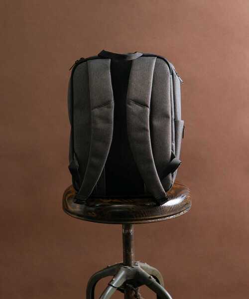 RODE SKO（ロデスコ）の「撥水バックパック M（バックパック/リュック・メンズ・チャコールグレー/ブラック・ONE）」の3枚目の写真
