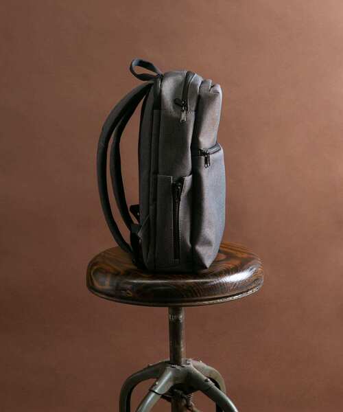 RODE SKO（ロデスコ）の「撥水バックパック M（バックパック/リュック・メンズ・チャコールグレー/ブラック・ONE）」の12枚目の写真