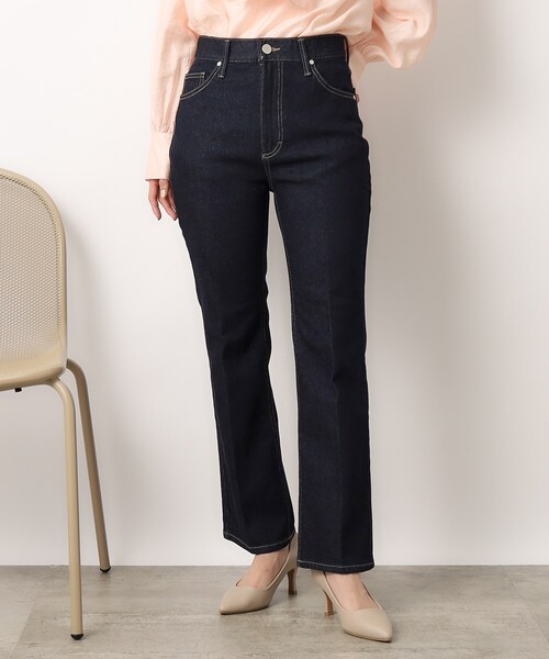 OPAQUE.CLIP（オペークドットクリップ）の「◆ストレッチセミフレアデニム／オーガニックコットン混【洗濯機洗い可】（デニムパンツ・レディース・ライトブルー/ブルー/ネイビー・40/38/36/34/42）」の12枚目の写真