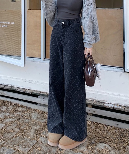 by muni:r（バイ ムニール）の「キルティングダイヤワイドデニムパンツ（デニムパンツ・レディース・ブラック・SMALL/MEDIUM）」の5枚目の写真