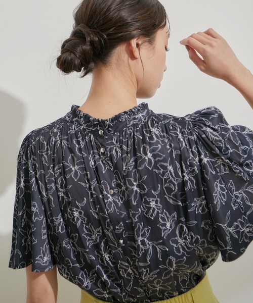 VIS(ビス)の「【前後2WAY】割繊サテンフリルスリーブブラウス【接触冷感・洗える】(シャツ/ブラウス・レディース・オフホワイト/ホワイト系その他5/ライトグリーン/ブルー系その他・FREE)」の1枚目の写真