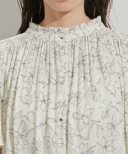 VIS(ビス)の「【前後2WAY】割繊サテンフリルスリーブブラウス【接触冷感・洗える】(シャツ/ブラウス・レディース・オフホワイト/ホワイト系その他5/ライトグリーン/ブルー系その他・FREE)」の12枚目の写真