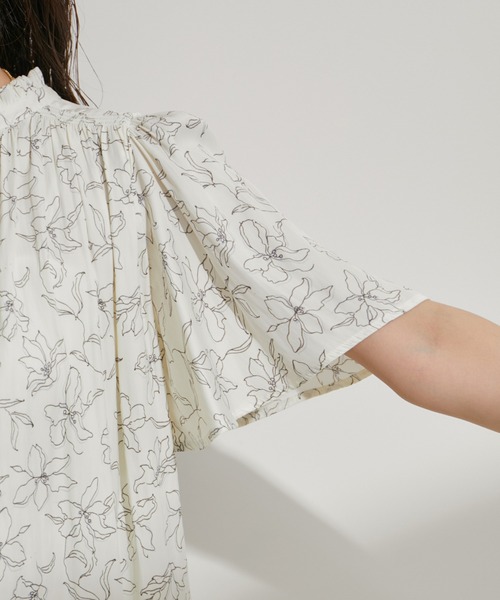 VIS(ビス)の「【前後2WAY】割繊サテンフリルスリーブブラウス【接触冷感・洗える】(シャツ/ブラウス・レディース・オフホワイト/ホワイト系その他5/ライトグリーン/ブルー系その他・FREE)」の13枚目の写真