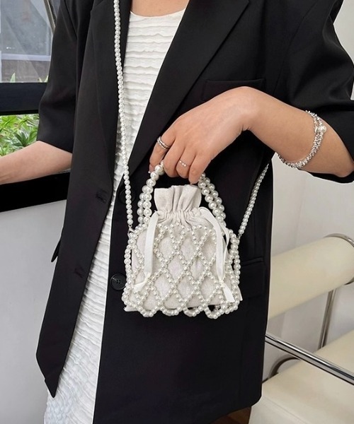 LADY LIKE（レディライク）の「パールデザイン巾着付きミニバック（ハンドバッグ・レディース・ホワイト・F）」の4枚目の写真