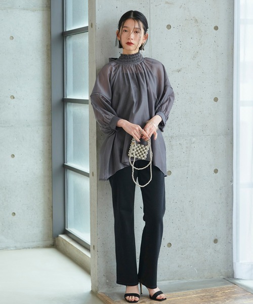 RUIRUE BOUTIQUE(ルイルエブティック)の「洗える | シアーボリュームバックリボンブラウス | 半袖 ランタンスリーブ ハイネック トップス 体型カバー オフィスカジュアル 通勤服 華やか ボリュームスリーブ シアー リボン ブラウス(シャツ/ブラウス・レディース・サンドベージュ/ダークグレー/ブラック・S/M/L/LL/3L)」の14枚目の写真