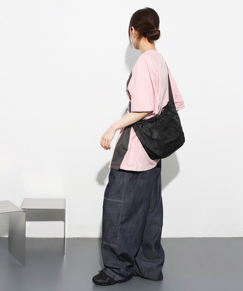 FOLLOWIN（フォロウィン）の「[UNISEX]メッシュユニークアメカジナイロンボブサンクロスバック（ショルダーバッグ・レディース・ホワイト/ブラック/グレー・ONE SIZE）」の6枚目の写真