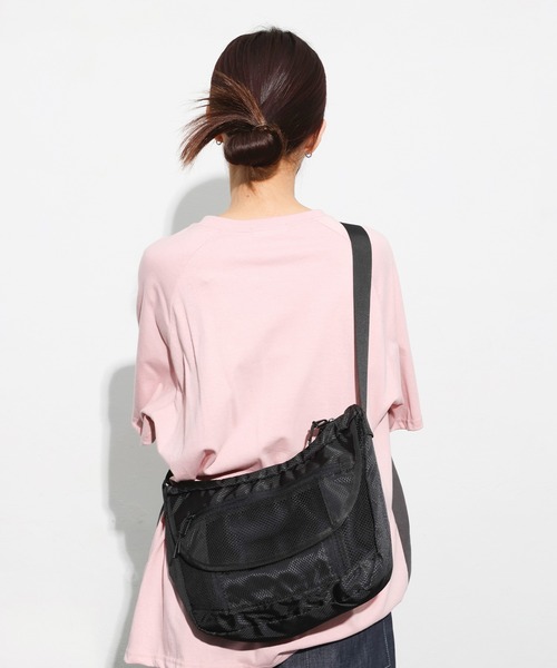 FOLLOWIN（フォロウィン）の「[UNISEX]メッシュユニークアメカジナイロンボブサンクロスバック（ショルダーバッグ・レディース・ホワイト/ブラック/グレー・ONE SIZE）」の9枚目の写真