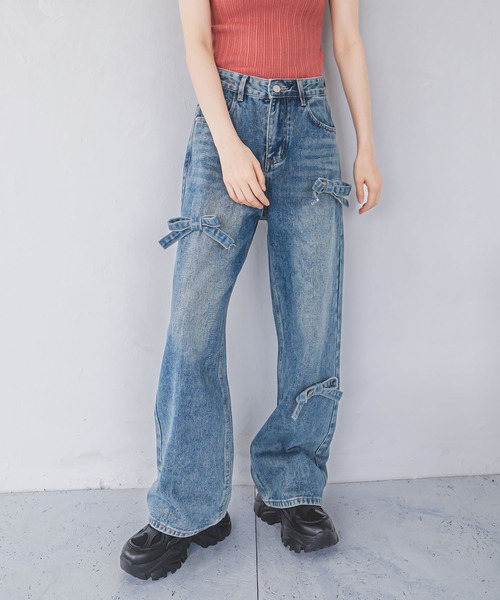 madrepadre（マドレパドレ）の「リボンモチーフデニムパンツ（デニムパンツ・レディース・ライトブルー/ブルー・SMALL/MEDIUM/LARGE）」の3枚目の写真