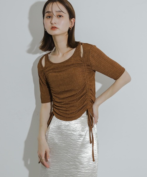 HEYUMM（ヘユム）の「カットアウトシャーリングトップ(5分袖)（Tシャツ/カットソー・レディース・ブルー/ブラウン/ブラック・ONE）」の6枚目の写真