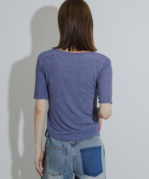 HEYUMM（ヘユム）の「カットアウトシャーリングトップ(5分袖)（Tシャツ/カットソー・レディース・ブルー/ブラウン/ブラック・ONE）」の17枚目の写真