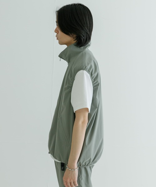 URBAN RESEARCH（アーバンリサーチ）の「SOLOTEXハイストレッチベスト（ベスト・メンズ・チャコールグレー/カーキ/ブラック・MEDIUM/LARGE）」の18枚目の写真
