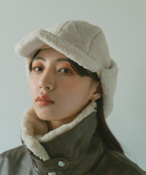 VANNIE U（ヴァニーユー）の「ボアフライトキャップ/マグネット付き（キャップ・レディース・チャコールグレー/アイボリー・FREE）」の14枚目の写真