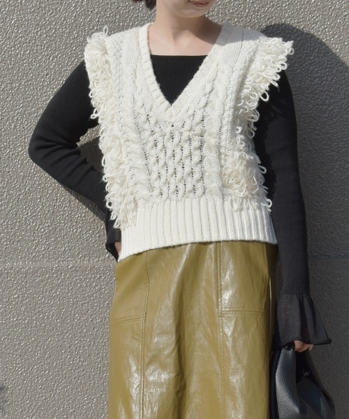 Vネックループヤーンニットベスト/Vneck loop yarn knit vest ノースリーブ タンクトップ フリンジ 重ね着 レイヤード ジレ アイボリー ホワイト 白 黒 ブラック(ベスト)|Reurie'(レウリィ) Vネックループヤーンニットベスト/Vneck loop yarn knit vest ノースリーブ タンクトップ フリンジ 重ね着 レイヤード ジレ アイボリー ホワイト 白 黒 ブラック(ベスト)|Reurie'(レウリィ)