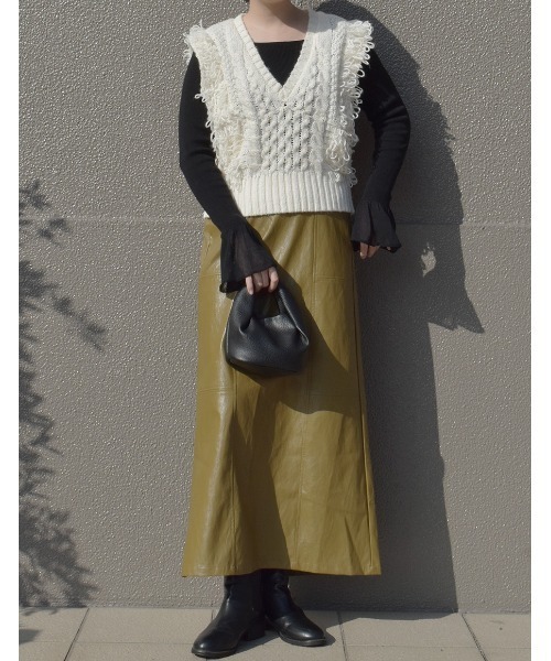 Vネックループヤーンニットベスト/Vneck loop yarn knit vest ノースリーブ タンクトップ フリンジ 重ね着 レイヤード ジレ アイボリー ホワイト 白 黒 ブラック(ベスト)|Reurie'(レウリィ) Vネックループヤーンニットベスト/Vneck loop yarn knit vest ノースリーブ タンクトップ フリンジ 重ね着 レイヤード ジレ アイボリー ホワイト 白 黒 ブラック(ベスト)|Reurie'(レウリィ)