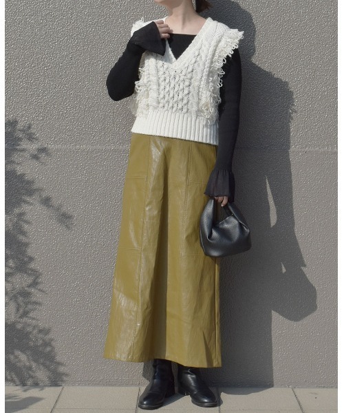 Vネックループヤーンニットベスト/Vneck loop yarn knit vest ノースリーブ タンクトップ フリンジ 重ね着 レイヤード ジレ アイボリー ホワイト 白 黒 ブラック(ベスト)|Reurie'(レウリィ) Vネックループヤーンニットベスト/Vneck loop yarn knit vest ノースリーブ タンクトップ フリンジ 重ね着 レイヤード ジレ アイボリー ホワイト 白 黒 ブラック(ベスト)|Reurie'(レウリィ)