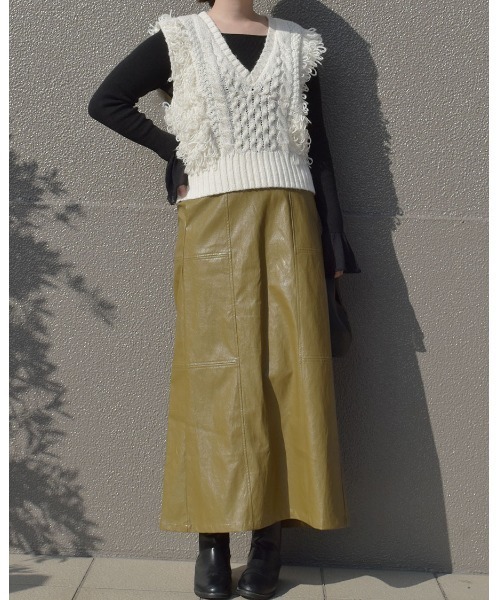 Vネックループヤーンニットベスト/Vneck loop yarn knit vest ノースリーブ タンクトップ フリンジ 重ね着 レイヤード ジレ アイボリー ホワイト 白 黒 ブラック(ベスト)|Reurie'(レウリィ) Vネックループヤーンニットベスト/Vneck loop yarn knit vest ノースリーブ タンクトップ フリンジ 重ね着 レイヤード ジレ アイボリー ホワイト 白 黒 ブラック(ベスト)|Reurie'(レウリィ)