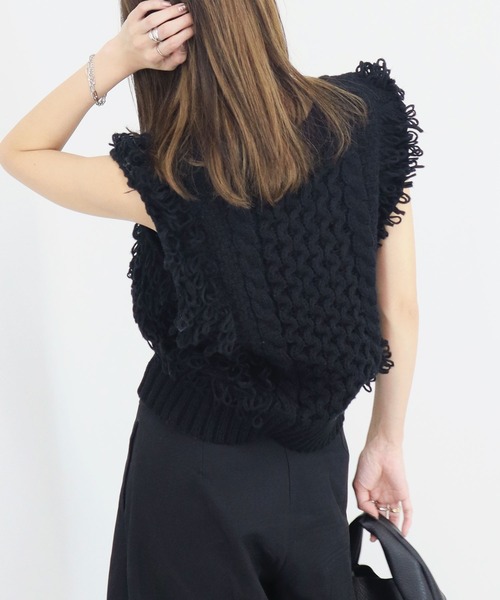 Reurie'(レウリィ)の「Vネックループヤーンニットベスト / ノースリーブ タンクトップ フリンジ 重ね着 レイヤード ジレ アイボリー ホワイト 白 黒 ブラック(ベスト・レディース・ブラック/アイボリー・FREE)」の16枚目の写真