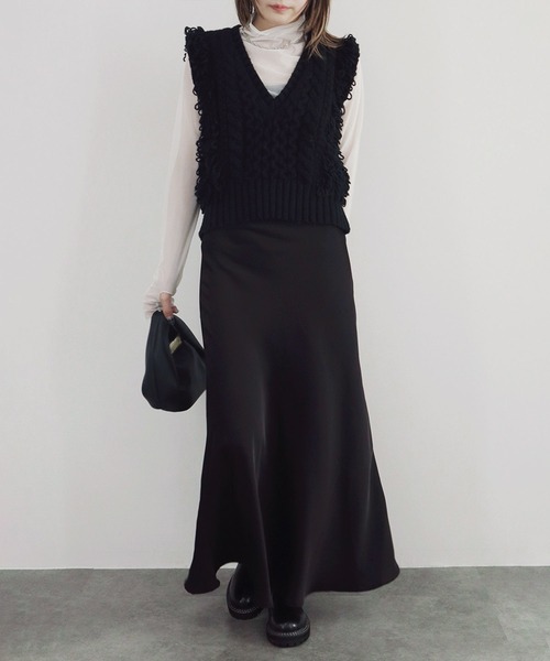 Reurie'(レウリィ)の「Vネックループヤーンニットベスト / ノースリーブ タンクトップ フリンジ 重ね着 レイヤード ジレ アイボリー ホワイト 白 黒 ブラック(ベスト・レディース・ブラック/アイボリー・FREE)」の19枚目の写真