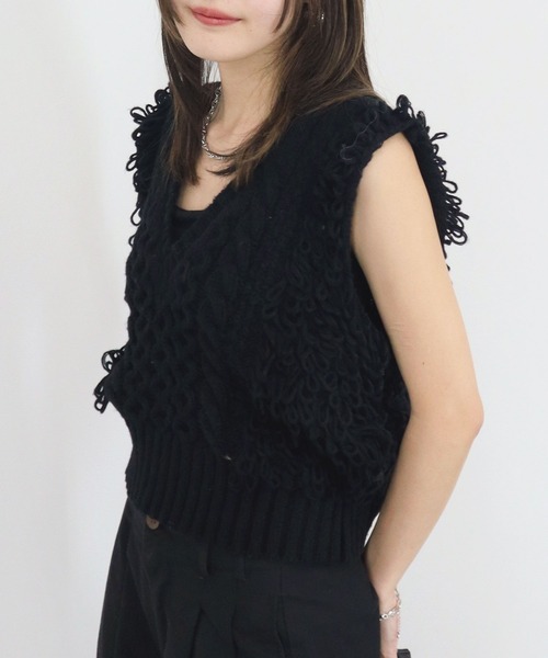 Reurie'(レウリィ)の「Vネックループヤーンニットベスト / ノースリーブ タンクトップ フリンジ 重ね着 レイヤード ジレ アイボリー ホワイト 白 黒 ブラック(ベスト・レディース・ブラック/アイボリー・FREE)」の18枚目の写真