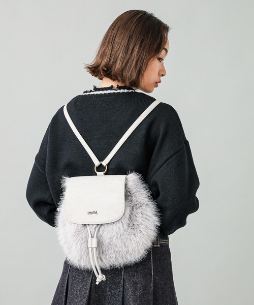 X-girl（エックスガール）の「FAUX FUR BAG（バックパック/リュック・レディース・ブラック/グレー・ONE SIZE）」の6枚目の写真