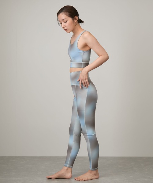 NERGY（ナージー）の「【UV＆水陸両用】グラデーションプリントスポーツレギンス（レギンス/スパッツ・レディース・パープル/サックスブルー・L/M/S）」の4枚目の写真