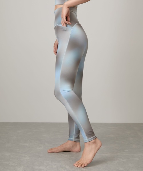 NERGY（ナージー）の「【UV＆水陸両用】グラデーションプリントスポーツレギンス（レギンス/スパッツ・レディース・パープル/サックスブルー・L/M/S）」の12枚目の写真