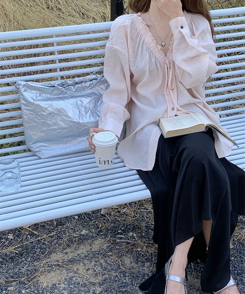 MAISON DE THERESE(メゾン ド テレーズ)の「Vネックシャツ(シャツ/ブラウス・レディース・ブラック/ピンク/カーキ・L/XL/XXL)」の3枚目の写真