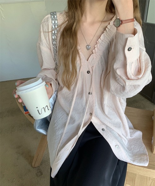 MAISON DE THERESE(メゾン ド テレーズ)の「Vネックシャツ(シャツ/ブラウス・レディース・ブラック/ピンク/カーキ・L/XL/XXL)」の4枚目の写真