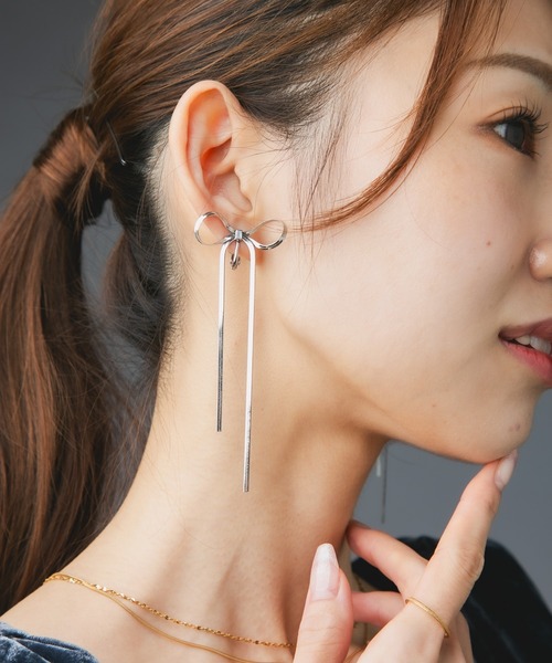 Os accessory（オズアクセサリー）の「Os　-オズ-　【金属アレルギー対応】リボンスネークチェーン イヤリング（イヤリング・レディース・ゴールド/シルバー・ONE SIZE）」の9枚目の写真