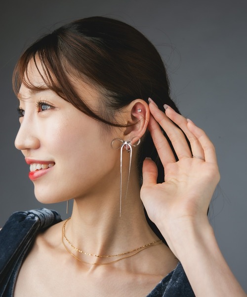 Os accessory（オズアクセサリー）の「Os　-オズ-　【金属アレルギー対応】リボンスネークチェーン イヤリング（イヤリング・レディース・ゴールド/シルバー・ONE SIZE）」の10枚目の写真